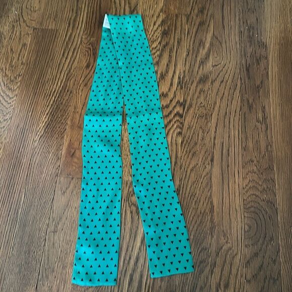 Vintage 80s Liz Claiborne Kelly Green & Black Triangles Long Skinny Silk Scarf - Picture 7 of 7
